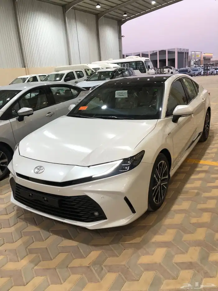 تويوتا كامري LE هايبرد 2025 4