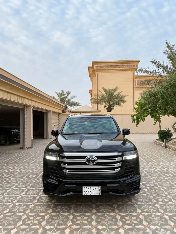 تويوتا - لاندكروزر GXR S خليجي 2025 فل كامل بنزين 2