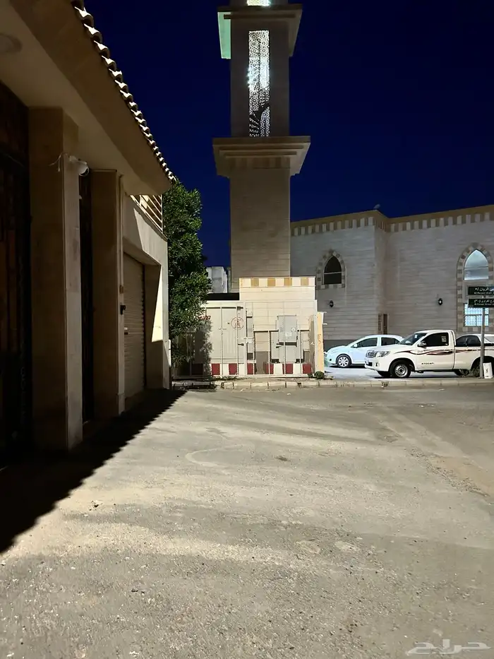 للبيع فيلا واجهتين 11