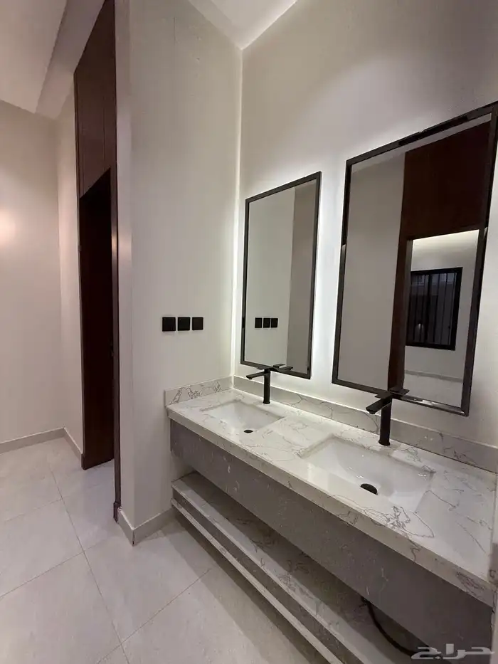 للبيع ارواف ارضيه وارواف علوى بمداخل سيارات ابها المحاله 14