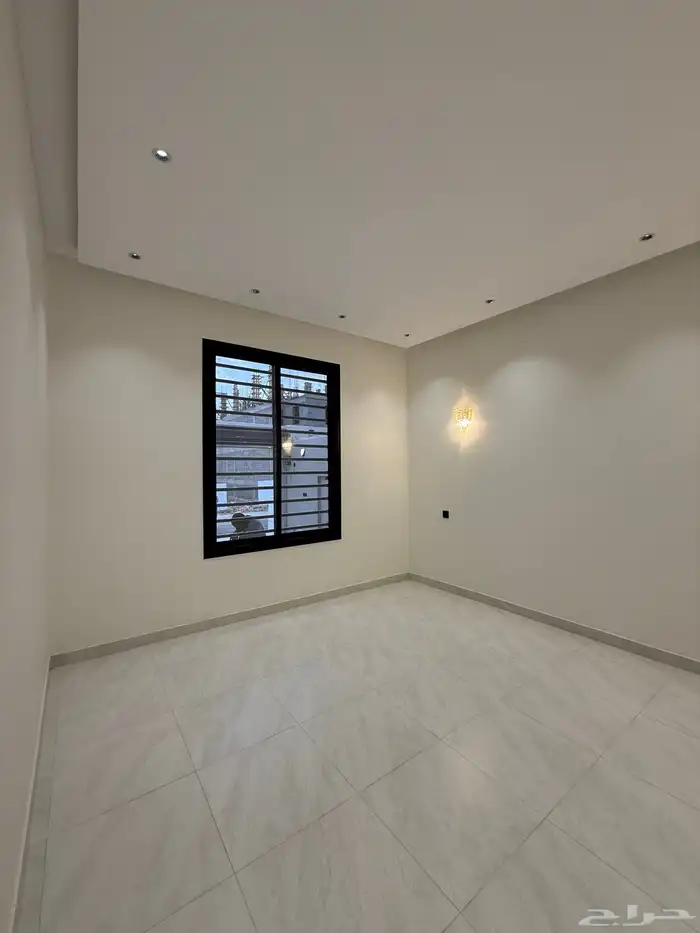 للبيع ارواف ارضيه وارواف علوى بمداخل سيارات ابها المحاله 13
