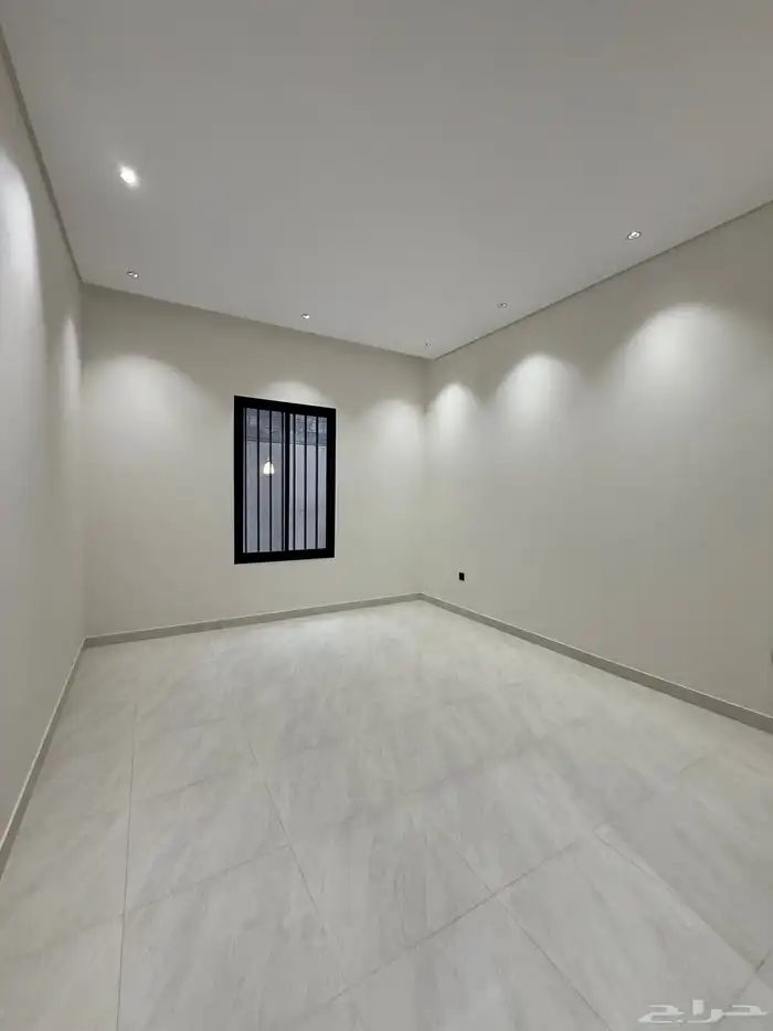 للبيع ارواف ارضيه وارواف علوى بمداخل سيارات ابها المحاله 26