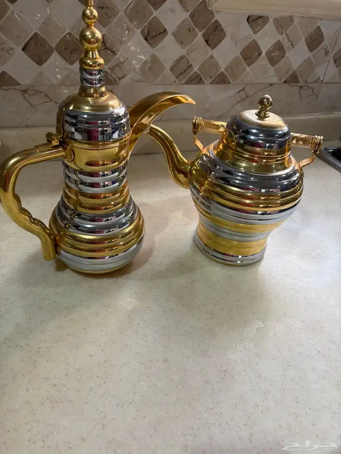 دلة وبراد نظيفة وجديدة 0
