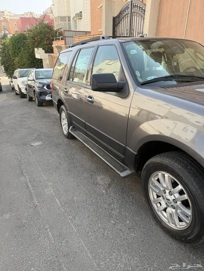 البيع قريب فورد اكسبديشن 2013 نص فل دبل سعودي نظيف جدا 2