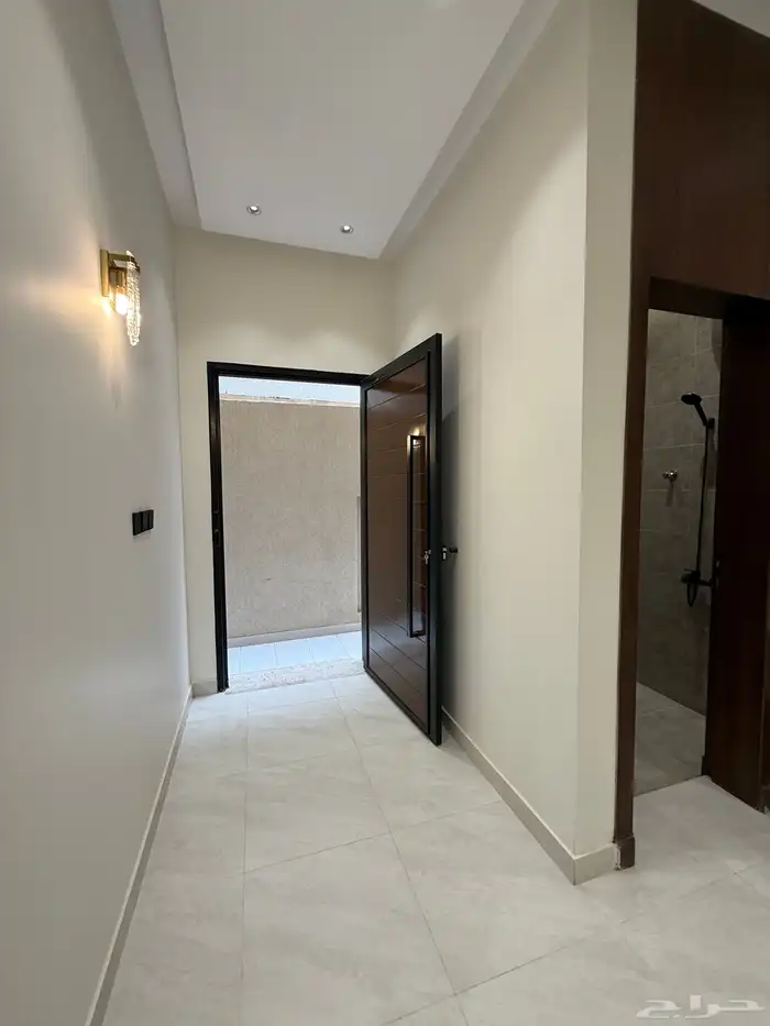 للبيع ارواف ارضيه وارواف علوى بمداخل سيارات ابها المحاله 21