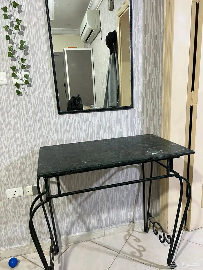 طاولة ومرآة فورفورجيه 0