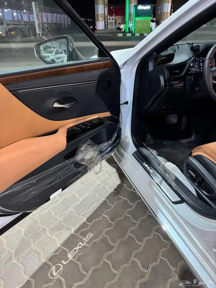 لكزس ES350 فئة CC بنزين 2025 7