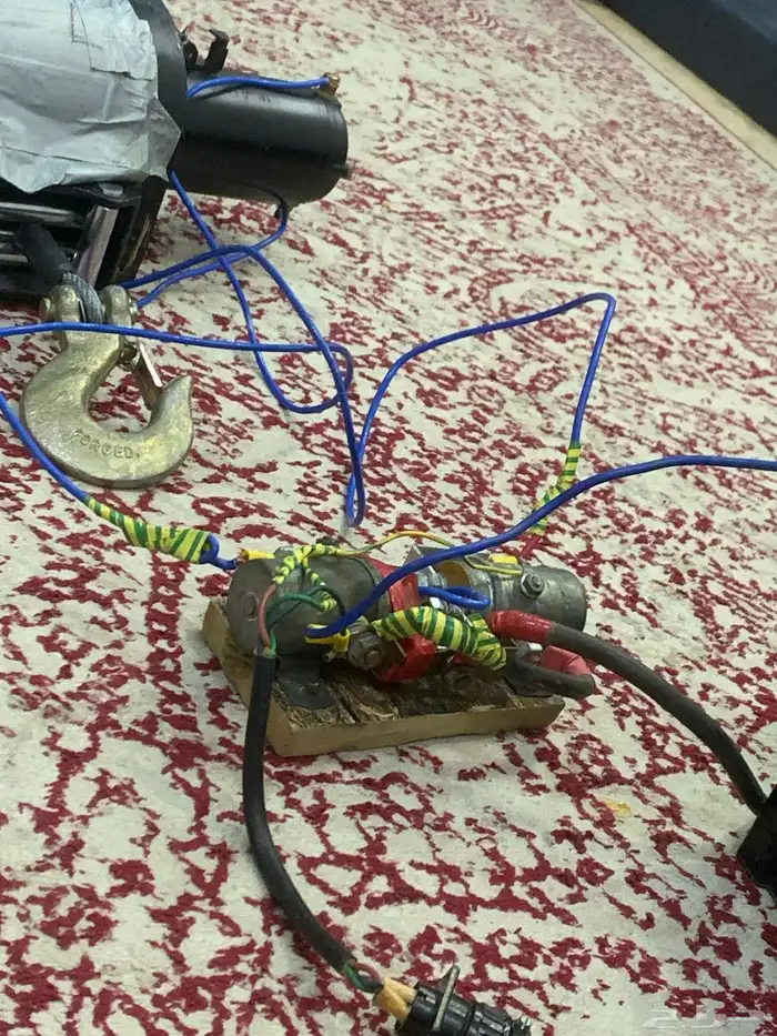 ونش للبيع اسمه winch موديله 4500 ويسحب 4500 شغال اوكي تغير 2