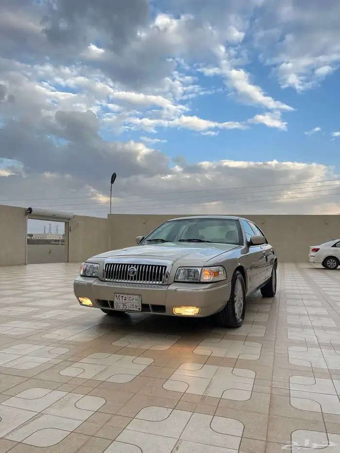 فورد ماركيز مخزن نظيف جدا 2010 2