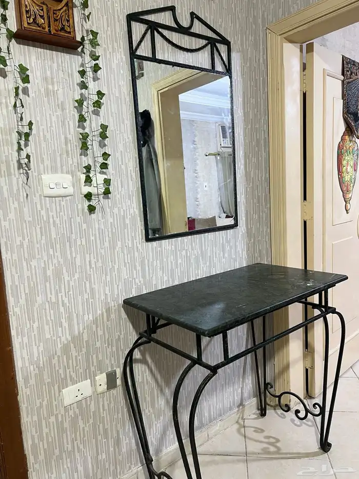 طاولة ومرآة فورفورجيه 1