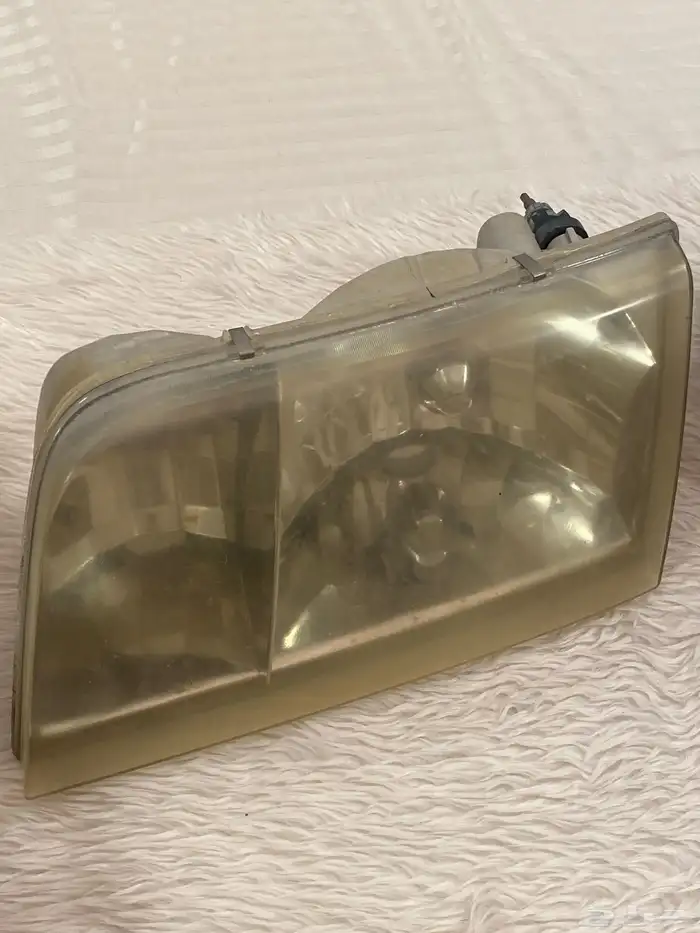 شمعات اماميه فورد فكتوريا 2011 1