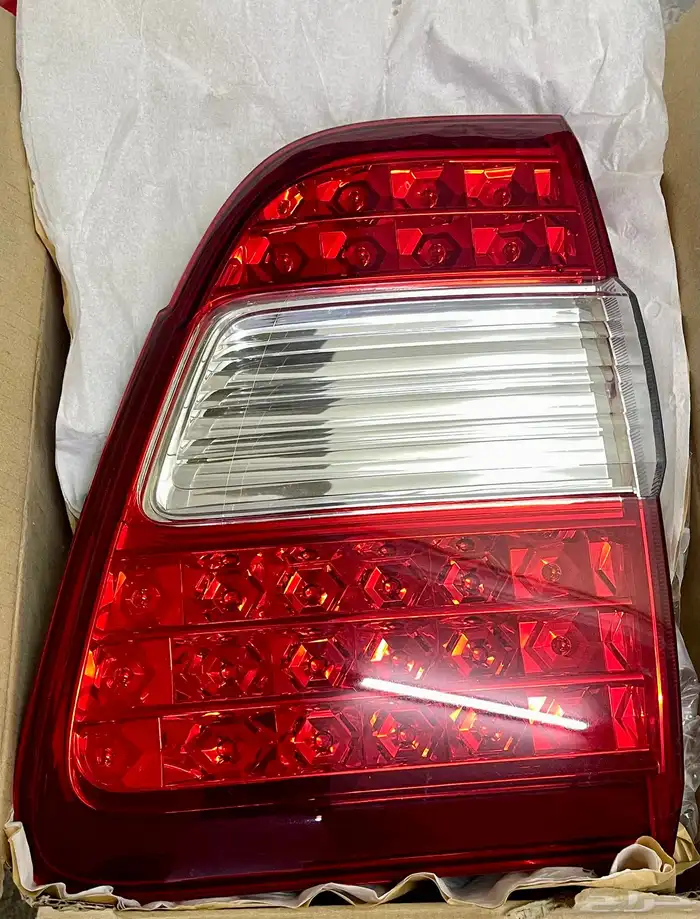 اسطب شنطة يمين لاند كروزر 2006-2007 جديد اصلي 2