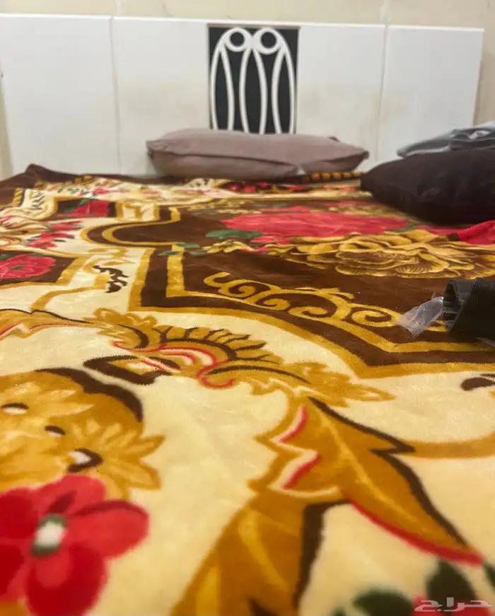 للبيع سرير نفرين بحاله ممتازه الموقع الاحساء 0
