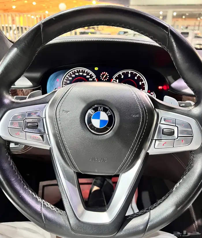 بي ام دبليو 740 موديل 2019 فل كامل خليجي نظيف جدا 8