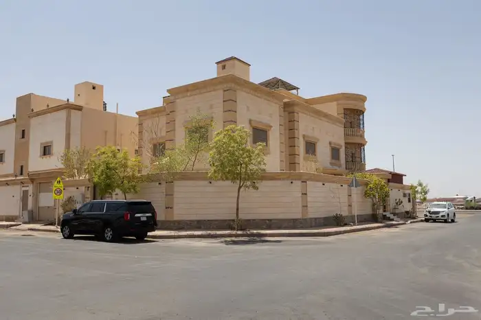 فيلا فاخرة للبيع في العاقول 1