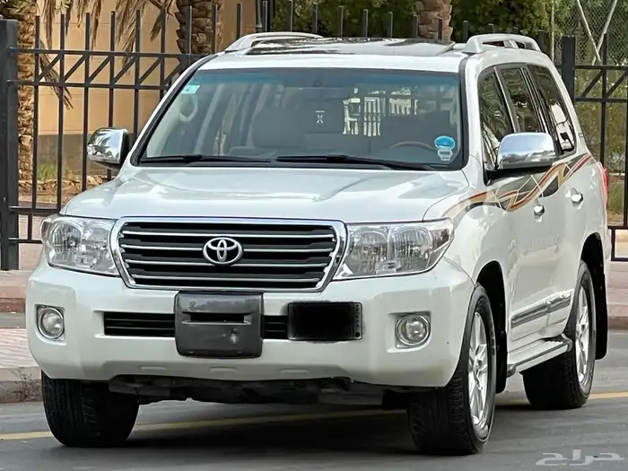 تويوتا لاندكروزر 2015 V6 فل 2