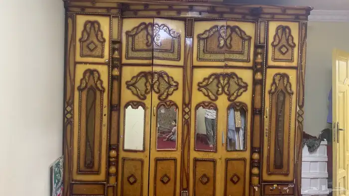 كنب 5 قطع. فرشه موكيت. دولاب ملابس 3