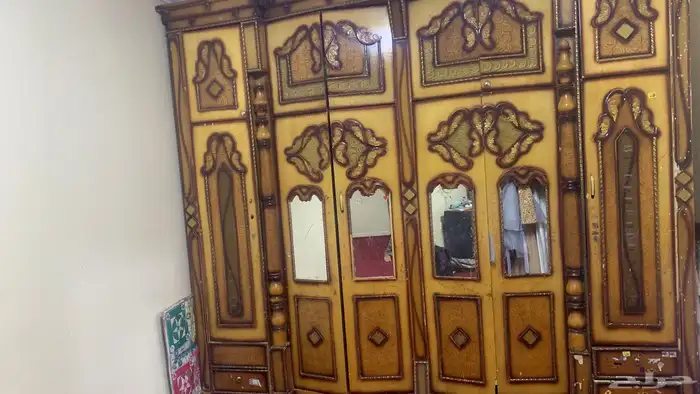 كنب 5 قطع. فرشه موكيت. دولاب ملابس 4