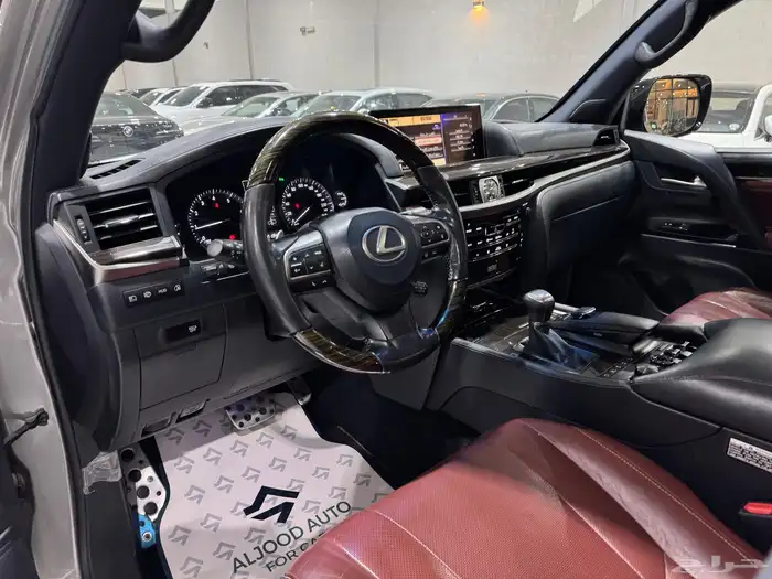 جيب لكزس LX570 موديل 2018 فل كامل مستعمل . 11