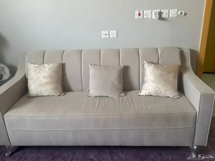 كنب رمادي استعمال نظيف 600 ريال وقابل للتفاوض 0