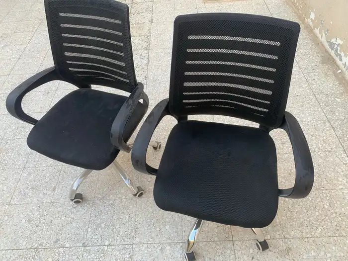 مكتب و كراسي مستعمل للبيع 4