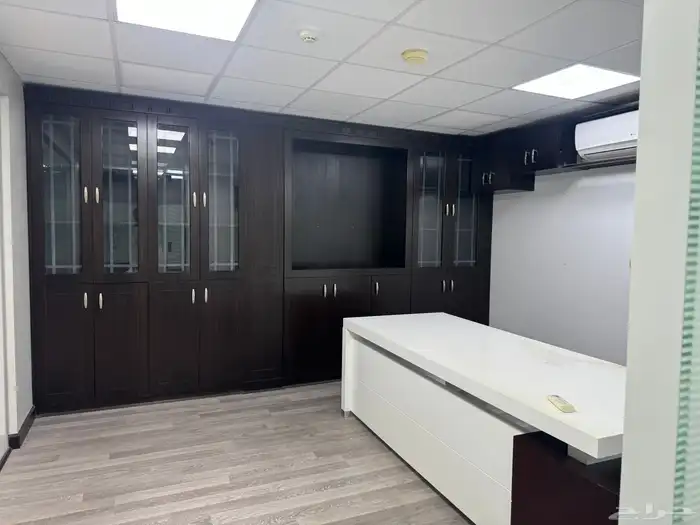 معرض تجاري للإيجار شارع الملك فهد الخبر الشماليه 7