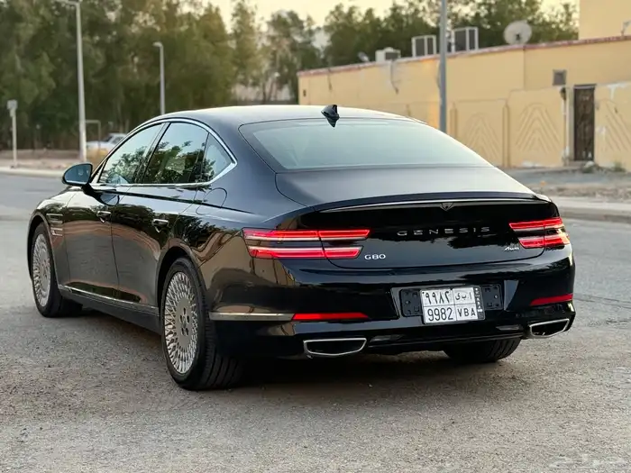 جينسس رويال بلس V6 شاشات خلفية بحالة الجديد 4