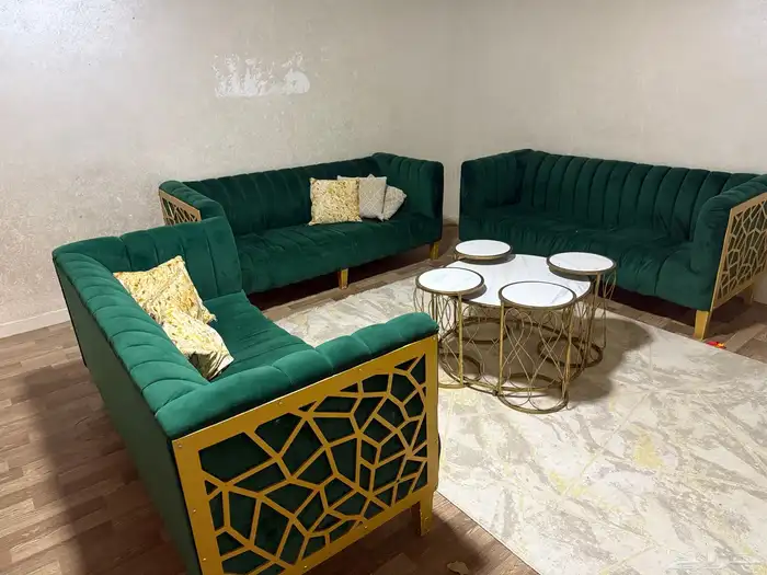 كنب للبيع مع الطاوله 2