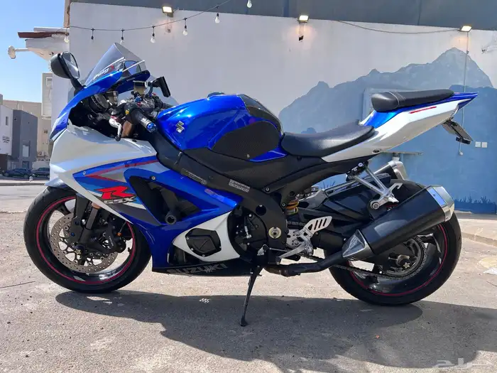 للبيع دباب سوزوكي مقاس 1000cc موديل 2008 1