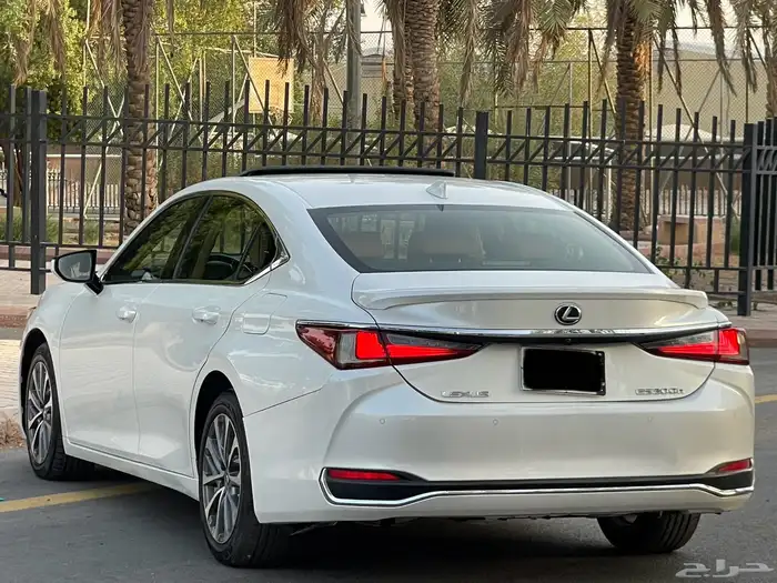 لكزس-ES300h-2023(ممشي86الف) 15