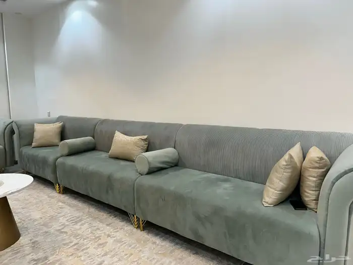 كنب- طاولة - فرشه  2000 2