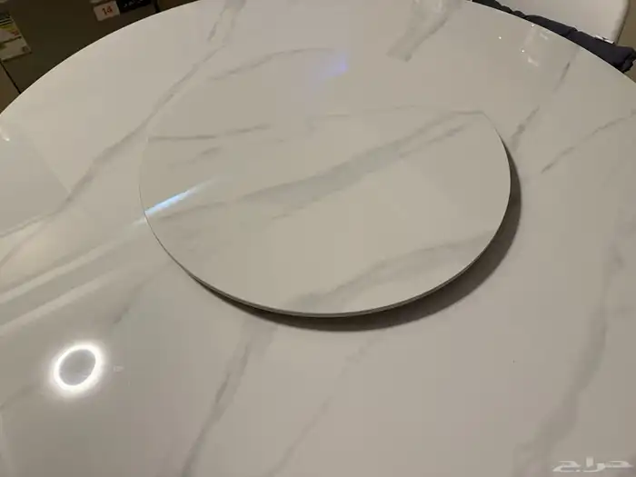 طاولة طعام شبه جديده 2