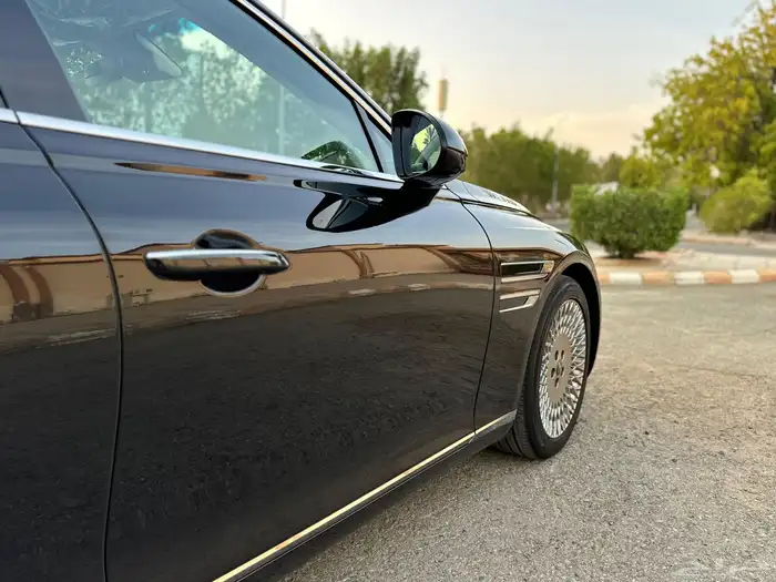 جينسس رويال بلس V6 شاشات خلفية بحالة الجديد 42