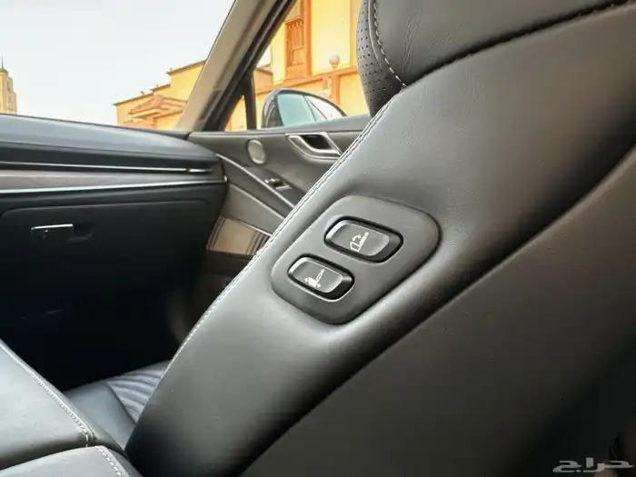 جينسس رويال بلس V6 شاشات خلفية بحالة الجديد 12