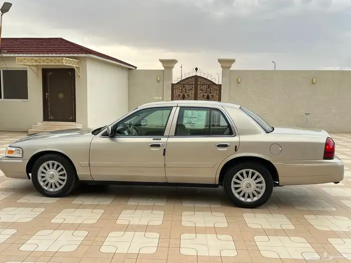 فورد ماركيز مخزن نظيف جدا 2010 7
