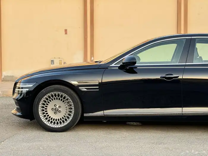 جينسس رويال بلس V6 شاشات خلفية بحالة الجديد 47