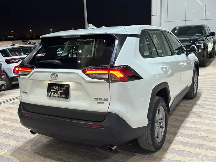 تويوتا راف فور موديل 2022 دبل 23