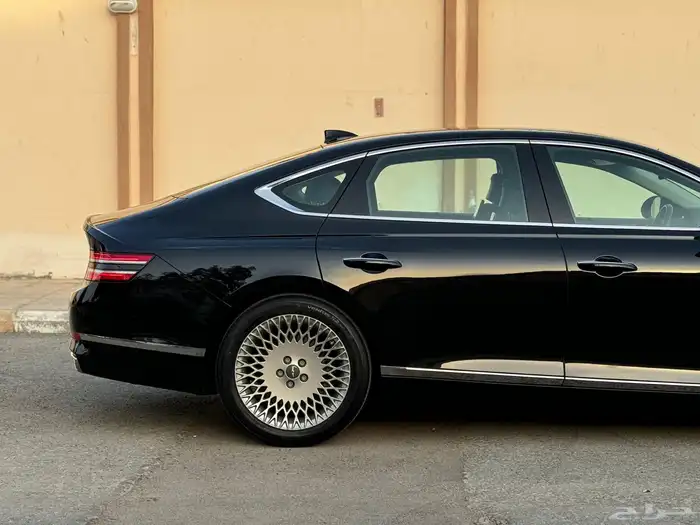 جينسس رويال بلس V6 شاشات خلفية بحالة الجديد 48