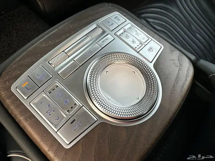 جينسس رويال بلس V6 شاشات خلفية بحالة الجديد 27