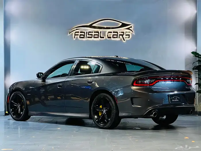 تشارجر 2015 RT بحاله ممتازه V8 5
