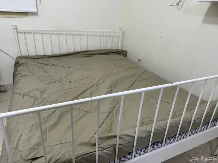 سرير ايكيا نفرين نظيف بدون مرتبة 2
