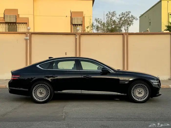 جينسس رويال بلس V6 شاشات خلفية بحالة الجديد 43