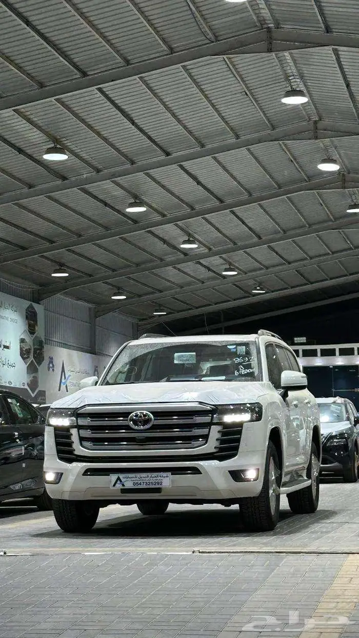 تويوتا لاندكروزر GXR2 بنزين 2025 1