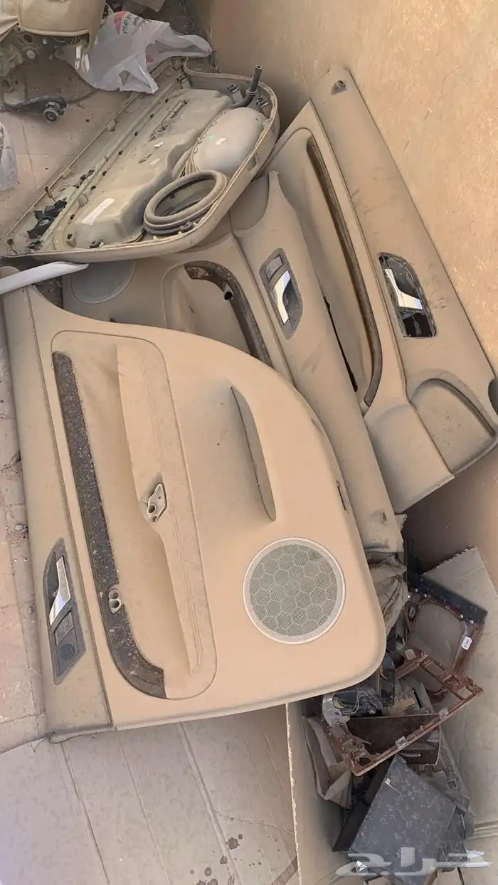 مراتب سكودا سوبر بي نظيفه مع عدد 4 ديكورات أبواب 2