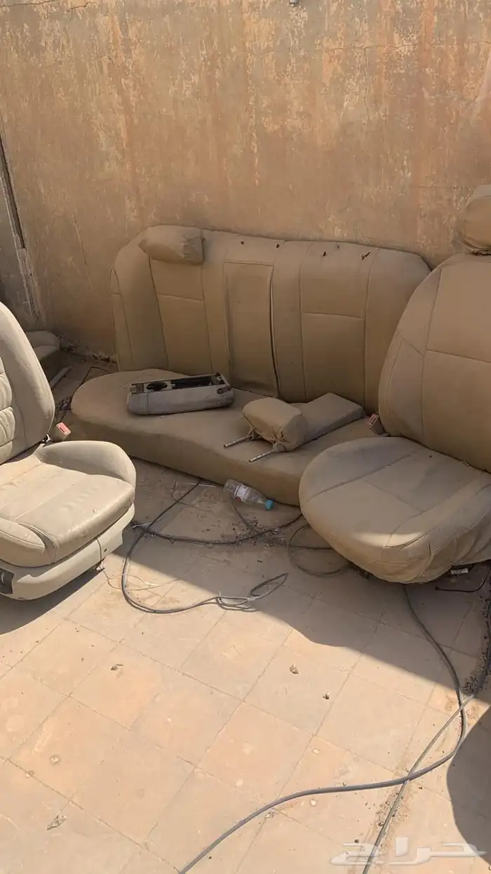 مراتب سكودا سوبر بي نظيفه مع عدد 4 ديكورات أبواب 1