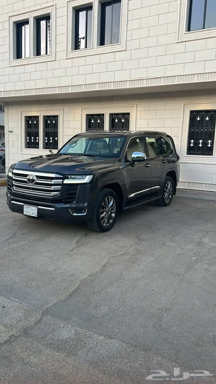 لاندكروزر VXR مديل 2023 وكالة 1