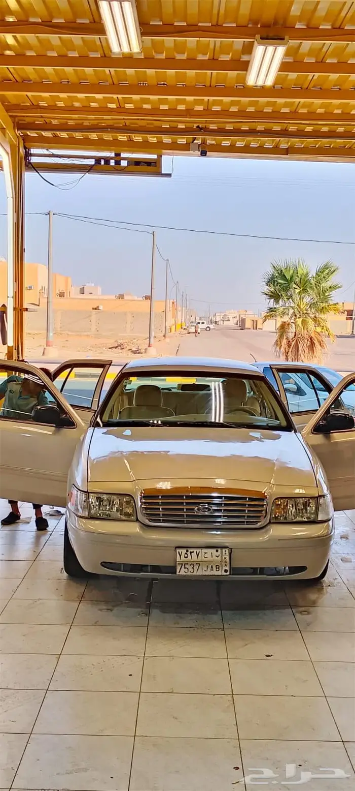 فورد فكتوريا 2010 3