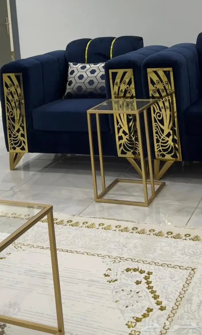 كنب مع طاولات وسجاد 3
