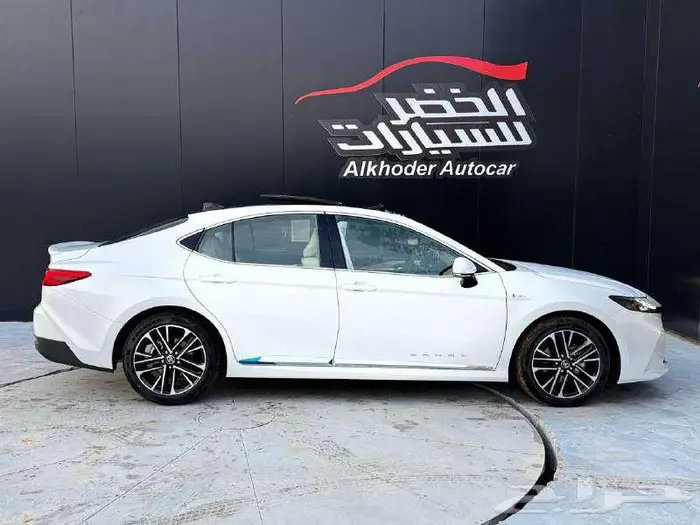 تويوتا كامري LE هايبرد 2025 لدى شركة عبدالمجيد الخضر 4