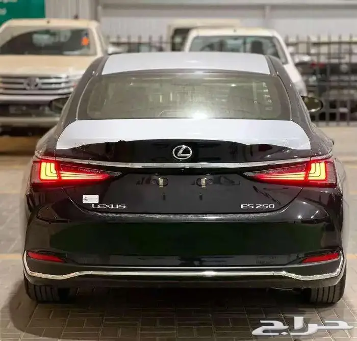 لكزس ES 250 AA 2025 12